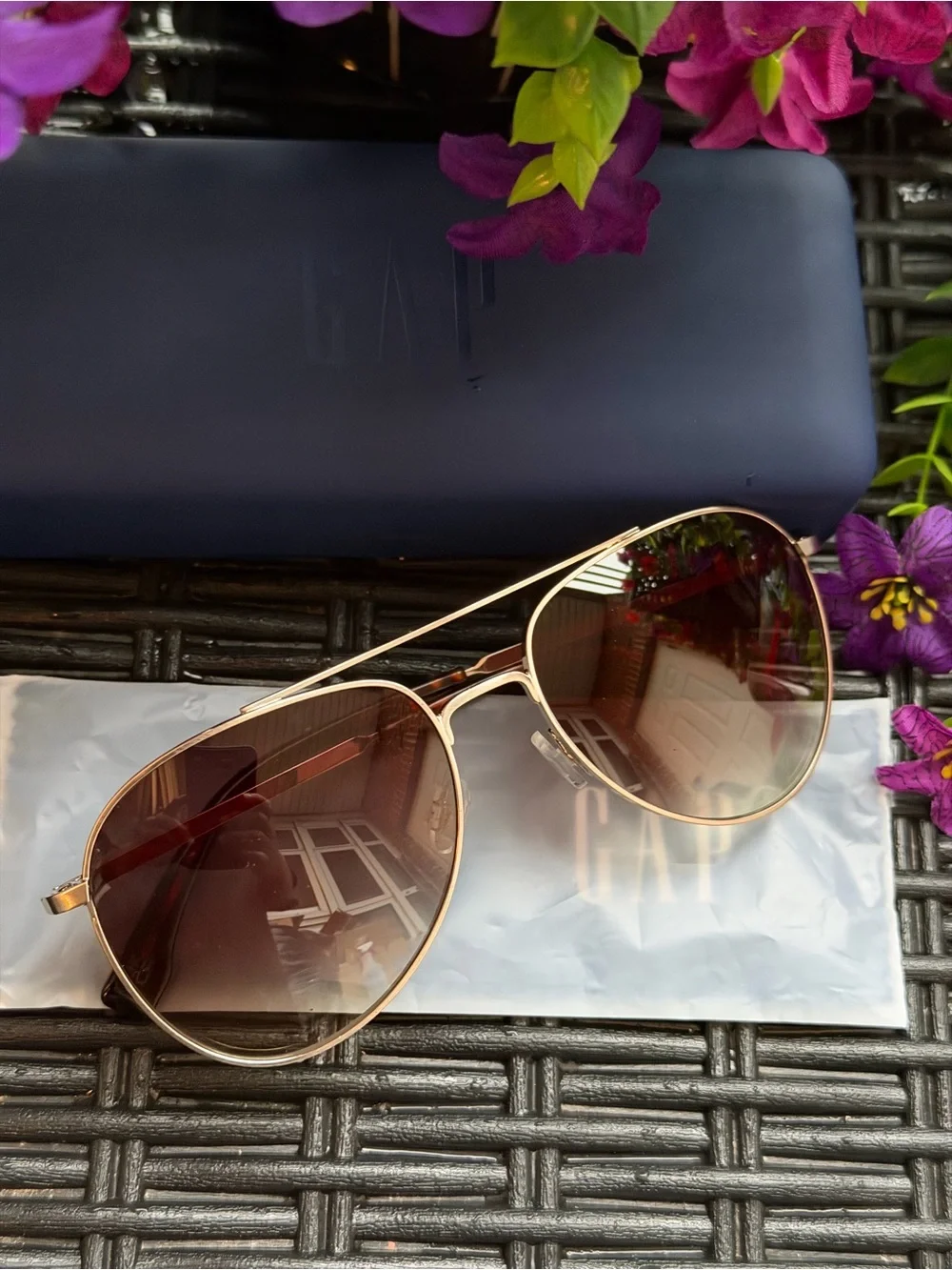(UNISEX) SUNGLASSES BY GAP